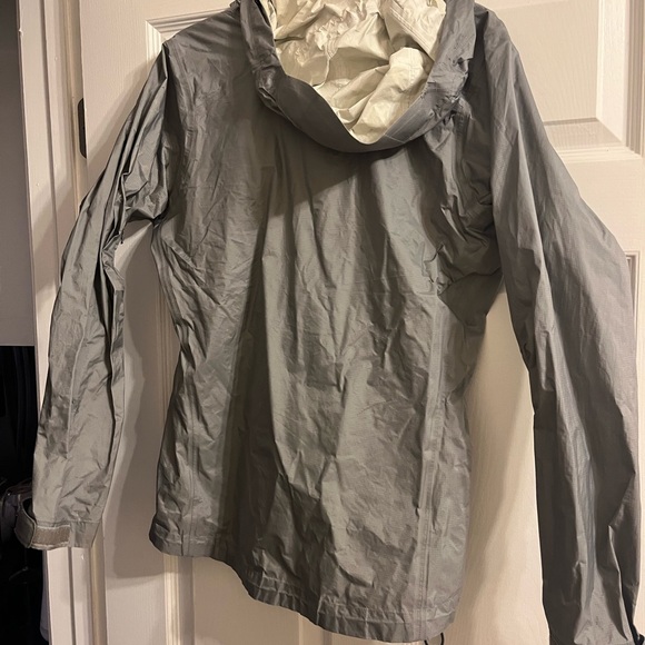 Gray Patagonia rain jacket - Picture 2 of 6